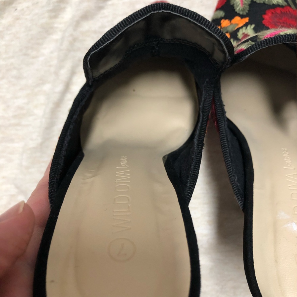 Wild Diva Lounge Embroidered Floral Heels size 7 Festival Wedding Guest Formal - Picture 8 of 9